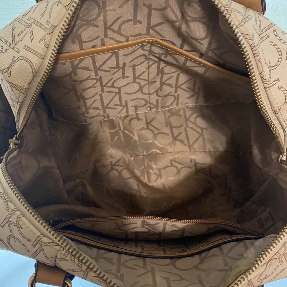 Calvin Klein women’s bag lightly use stains inside - Picture 3 of 10